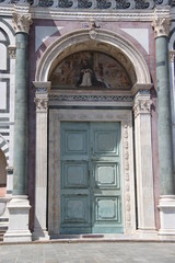 Porte de la Basilique Santa Maria Novella à Florence, Italie
