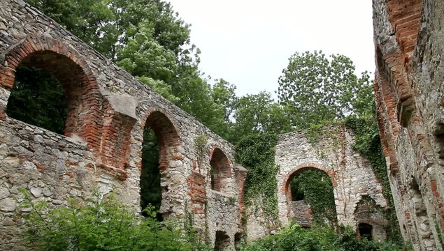 Ruine im Sturm