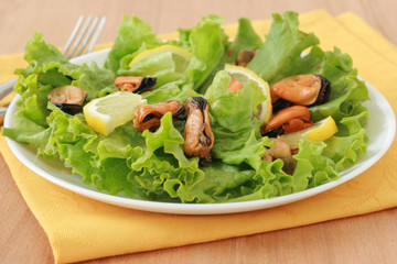 salad with mussels