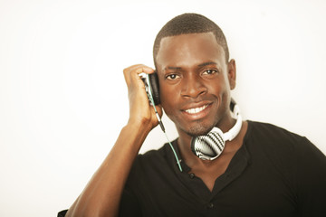 junger Mann mit Kopfhörer