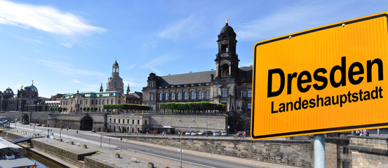 Panorama Dresden mit Schild