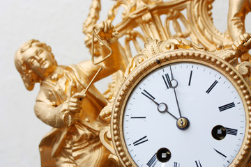 Antike, goldene Uhr
