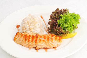 Fried salmon with rice and salad