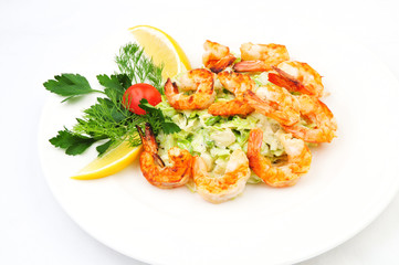 Salad with the baked shrimps on a white plate