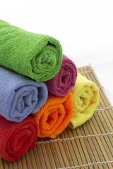 Fototapeta na wymiar Lot de serviettes de bain de couleur