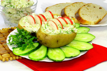 Potatoes with radishes, cucumbers, a parsley and a bread