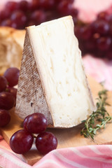 Tomme with Grapes and Thyme