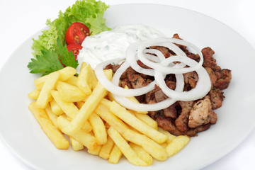 Pfannegyros mit Pommes frites und Tsatsiki