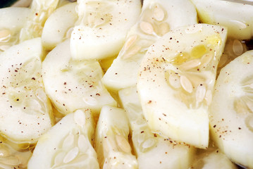 CETRIOLI CONDITI CON OLIO E LIMONE