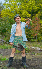 Man with spade and carrot 7