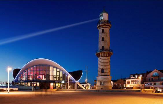 Blaue Stunde Warnem&uuml;nde / Leuchtturm (Ostsee - Mecklenburg Vorpommern)