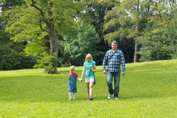 Fototapeta premium Geocaching mit Familie