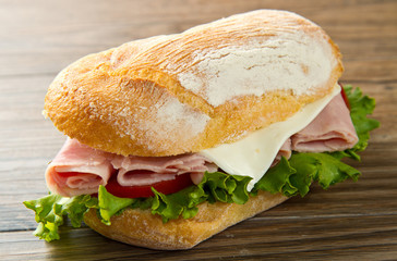 panino con prosciutto cotto