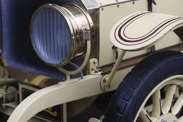 phare d'une voiture ancienne de collection