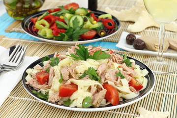 Tagliatelle pasta with tuna, parsley and cherry tomatoes