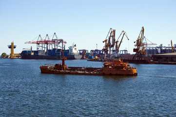 Fototapeta premium tug boat in the bay of Odessa port