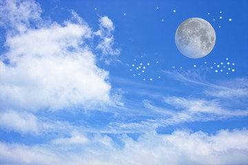 Naklejka na ściany i meble Niebieskim pochmurne niebo w pełni księżyca