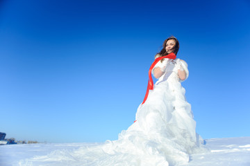 Fototapeta na wymiar woman in white wedding dress