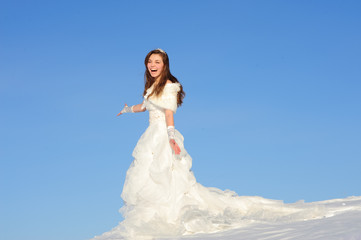 Fototapeta na wymiar woman in wedding dress