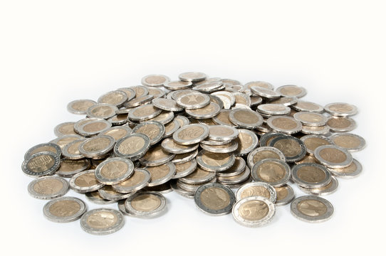 Isolierter 2-Euro-Münzhaufen