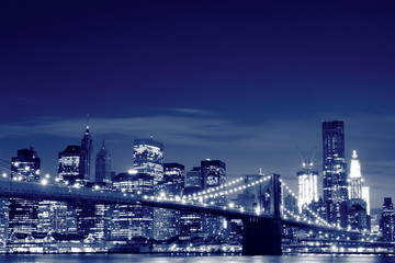 Fototapeta na wymiar Brooklyn Bridge w nocy, New York City