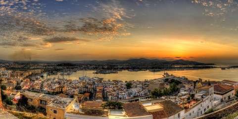 Obraz premium Vista de la ciudad - Ibiza