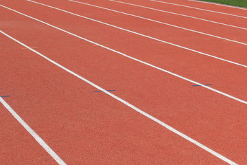 Беговая дорожка с разметкой на легкоатлетическом стадионе