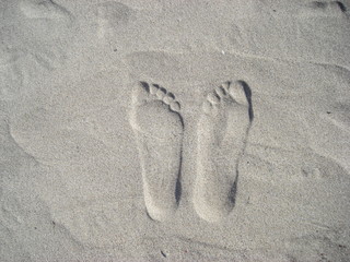 Opposite footprints