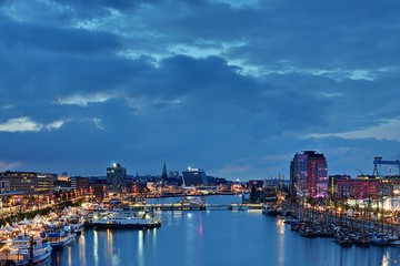 Hafen in Kiel bei Nacht