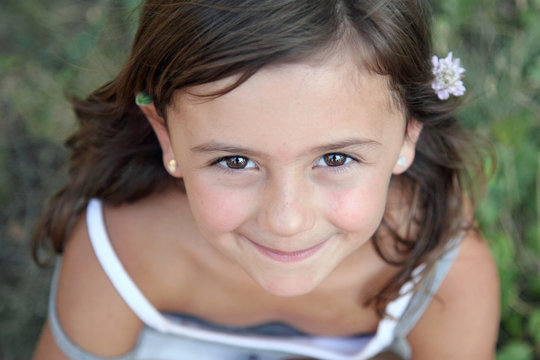 Petit sourire d'une grande malicieuse