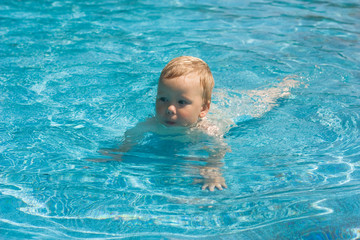 Fototapeta na wymiar child in a swimming pool