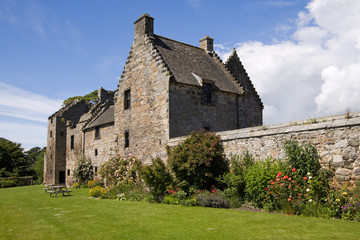 Fototapeta na wymiar Zamek i ogrody, Fife, Szkocja Aberdour