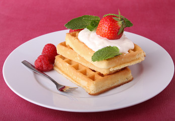 gauffre, crème chantilly et fraise