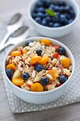Muesli with bilberry and physalis