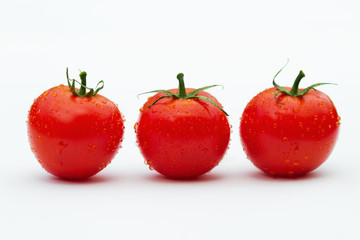 drei Tomaten in einer Reihe