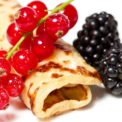 Pfannkuchen mit Beeren