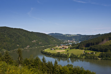 Fototapeta na wymiar Dunaj w Passau