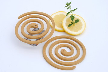 zampirone ala citronella con fette di limone