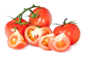 Benetzte Tomaten isoliert