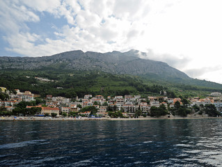 Fototapeta na wymiar Marina de Soline à Brela, Croatie