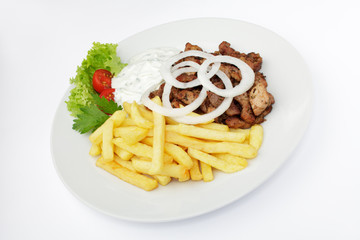 Pfannegyros mit Pommes frites und Tsatsiki