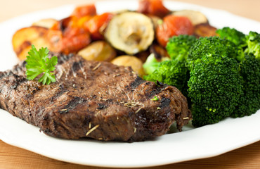 Grilled steak with mixed vegetables