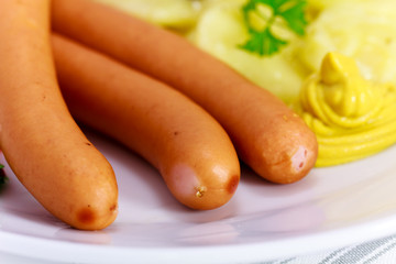 Wiener - Frankfurter mit Kartoffelsalat