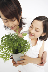 鉢植えと母娘
