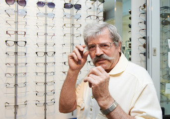Beim Optiker