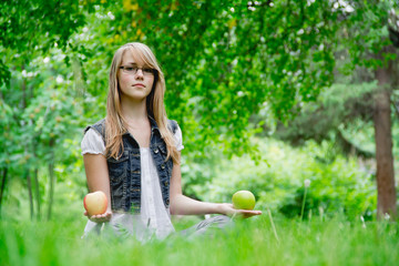 beautiful girl with the apples on the grass