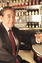 ウイスキーを飲む社長