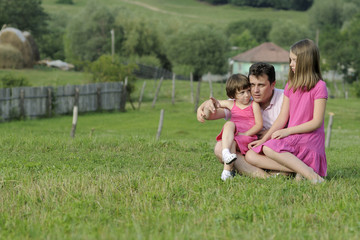 Obraz premium man relaxing in nature with children