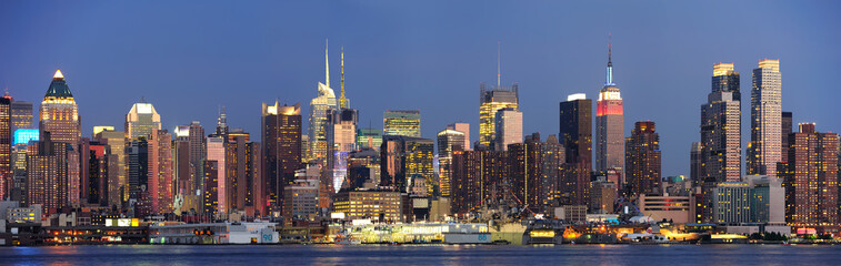 New York City Manhattan midtown skyline at dusk