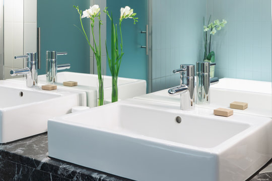 Waschtisch im Badezimmer Doppelwaschtisch